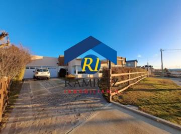 Casa · 16m² · 1 Cochera · Casa en Venta - Santa Cruz - Rio Gallegos - Laureano Garcia Nº2.620