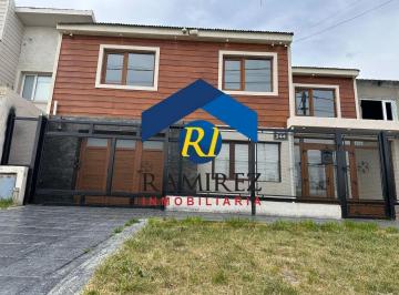 Casa · 243m² · 2 Dormitorios · Casa en Venta - Santa Cruz - Rio Gallegos - Jorge Luis Borges Nº334