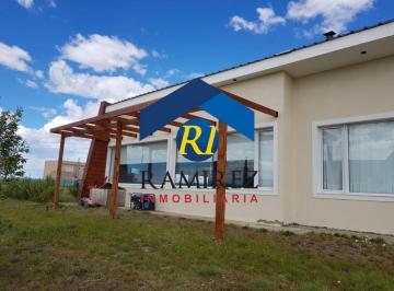 Casa · 2400m² · 3 Dormitorios · Casa en Venta - Santa Cruz - Rio Gallegos - Barrio Camino del Sol