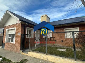 Casa · 300m² · 2 Dormitorios · 1 Cochera · Casa en Venta - Santa Cruz - Rio Gallegos - o Higgins N°255