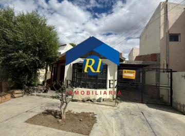 Casa · 220m² · Casa en Venta - Santa Cruz - Rio Gallegos - Tres Lagos Nº779