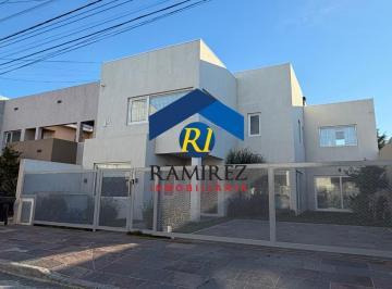 Casa · 300m² · 4 Dormitorios · Casa en Venta - Santa Cruz - Rio Gallegos - Bistrisky Nº160