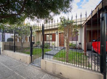 Casa · 167m² · 7 Ambientes · 1 Cochera · Casa en Venta Barrio Jardín 3 Dorm.