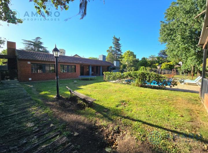 Casa · 180m² · 5 Ambientes · 2 Cocheras