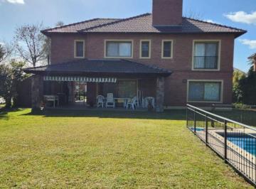 Casa de 8 ambientes, Escobar · Casa de 340 m² con 5 Dorm. en Venta en Septiembre