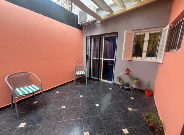 Departamento · 42m² · 4 Ambientes · Departamento Pasillo PH Dos Dorm. Terraza Uso Exclusivo Reconquista 1900 Barrio Arroyito
