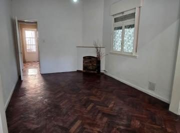Casa · 65m² · 3 Ambientes · Chalet/ph Al Frente con 3 Amb. y Patio
