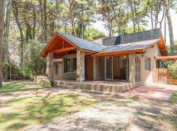 Casa · 150m² · 5 Ambientes · 1 Cochera · Casa 5 Amb en Venta en Pinamar a Pasos del Mar