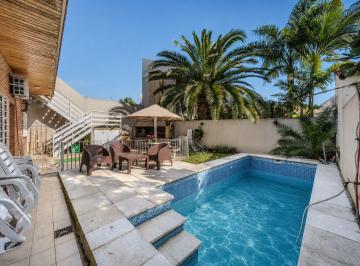 Casa · 250m² · 5 Ambientes · 3 Cocheras · Venta Casa 5 Amb Ramos Mejia Piscina Permuta