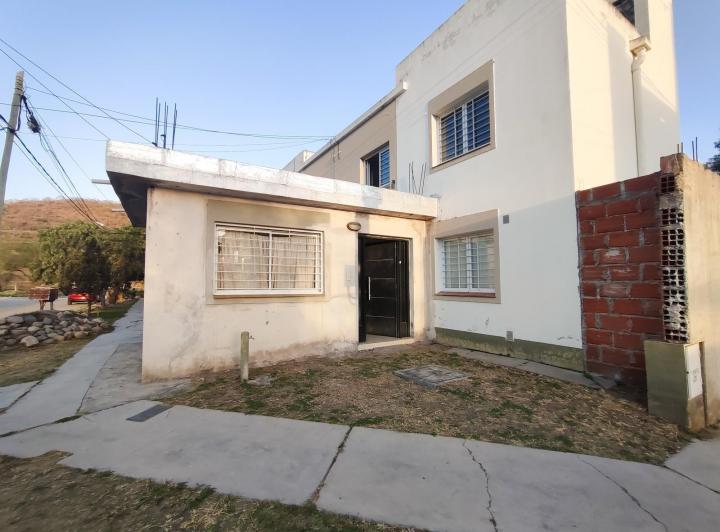 Casa · 72m² · 4 Ambientes · 1 Cochera