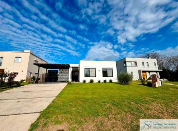 Casa de 4 ambientes, Pilar · Casa en Venta C/ Cochera en Barrio Santa Clara Manzanares