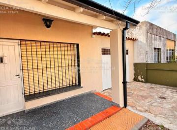 Casa · 202m² · 3 Ambientes · 1 Cochera · Casa en Alquiler en Turdera, Lomas de Zamora, G. B. a. Zona Sur