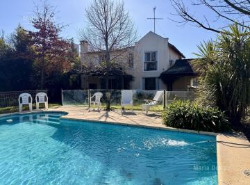 Casa · 250m² · 5 Ambientes · Alquiler Barrio Buen Retiro 3 Dorm. Amueblado con Pileta