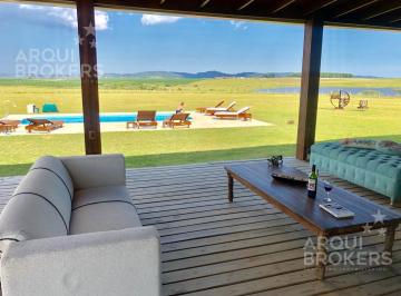 Campo · 300ha · 6 Ambientes · 2 Cocheras · Espectacular Chacra en Venta en Laguna del Sauce Punta del Este, 5 Dorm.
