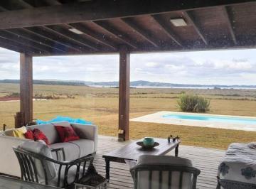 Campo · 300ha · 6 Ambientes · 2 Cocheras · Espectacular Chacra en Venta en Laguna del Sauce Punta del Este, 5 Dorm.