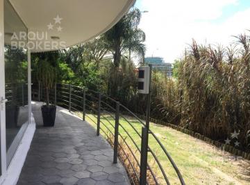 Departamento · 155m² · 4 Ambientes · 2 Cocheras · Apartamento de 3 Dorm. y Servicio con Patio, en Carrasco, Garaje X 2 con Renta