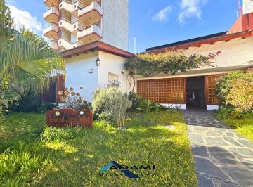 Casa · 245m² · 5 Ambientes · 2 Cocheras · Casa de 4 Ambientes + Departamento con Todos Los Servicios