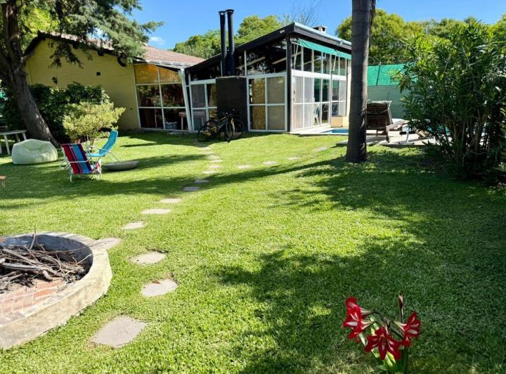 Casa · 144m² · 4 Ambientes · 4 Cocheras