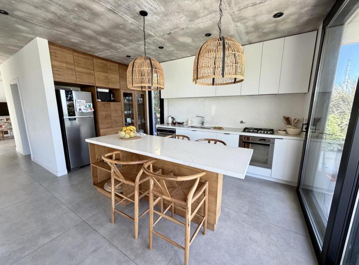 Casa · 228m² · 5 Ambientes · 2 Cocheras