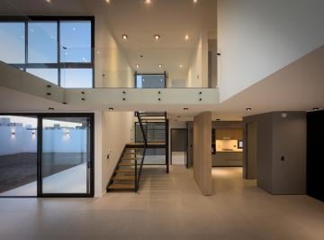 Casa · 265m² · 6 Ambientes · 4 Cocheras · Venta de Casa en Campo Chico