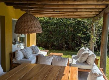 Casa · 260m² · 5 Dormitorios · 1 Cochera · Casa en Laguna del Sol