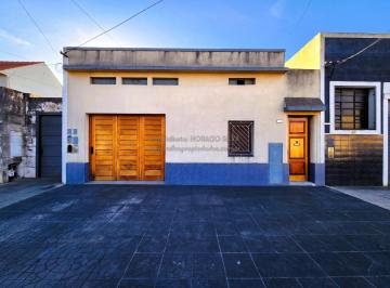 Casa · 240m² · 7 Ambientes · 1 Cochera · Casa en Valentin Alsina