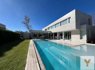 Casa · 520m² · 10 Ambientes · Casa en Venta - 6 Dorm. 6 Baños - 1200 m - La Plata - Grand Bell II
