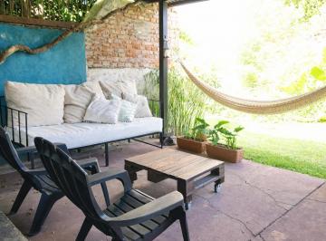 Casa · 149m² · 6 Ambientes · 1 Cochera · Venta - Casa de 4 Dorm., con Jardín, en Dos Plantas. Zona Bajo de San Isidro