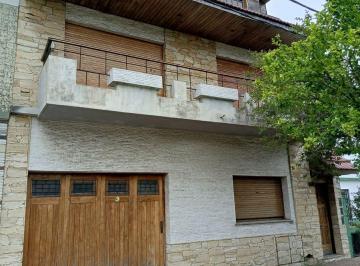 Casa · 259m² · 7 Ambientes · 2 Cocheras · Venta Casa 7 Ambientes con Cochera Sarandí