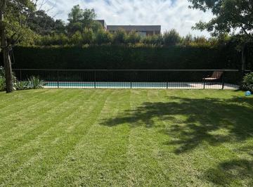 Casa · 277m² · 6 Ambientes · 2 Cocheras · Casa en Alquiler en Windbells