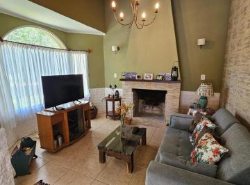 Casa · 130m² · 3 Ambientes · 1 Cochera · Venta Casa con Pileta Altos de Ñandubay