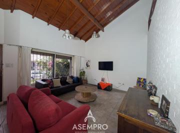 Casa · 190m² · 6 Ambientes · 1 Cochera · Casa en Venta en Florida 6 Ambientes con Jardin