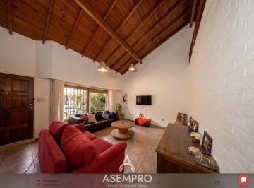 Casa · 190m² · 6 Ambientes · 1 Cochera · Casa en Venta en Florida 6 Ambientes con Jardin