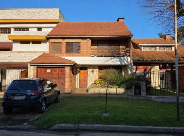 Casa · 238m² · 5 Ambientes · 1 Cochera · Venta Casa 5amb Quincho Parque Pileta