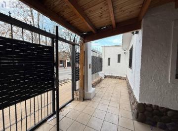 Casa · 140m² · 4 Ambientes · 1 Cochera · Casa en Alquiler en Dorrego