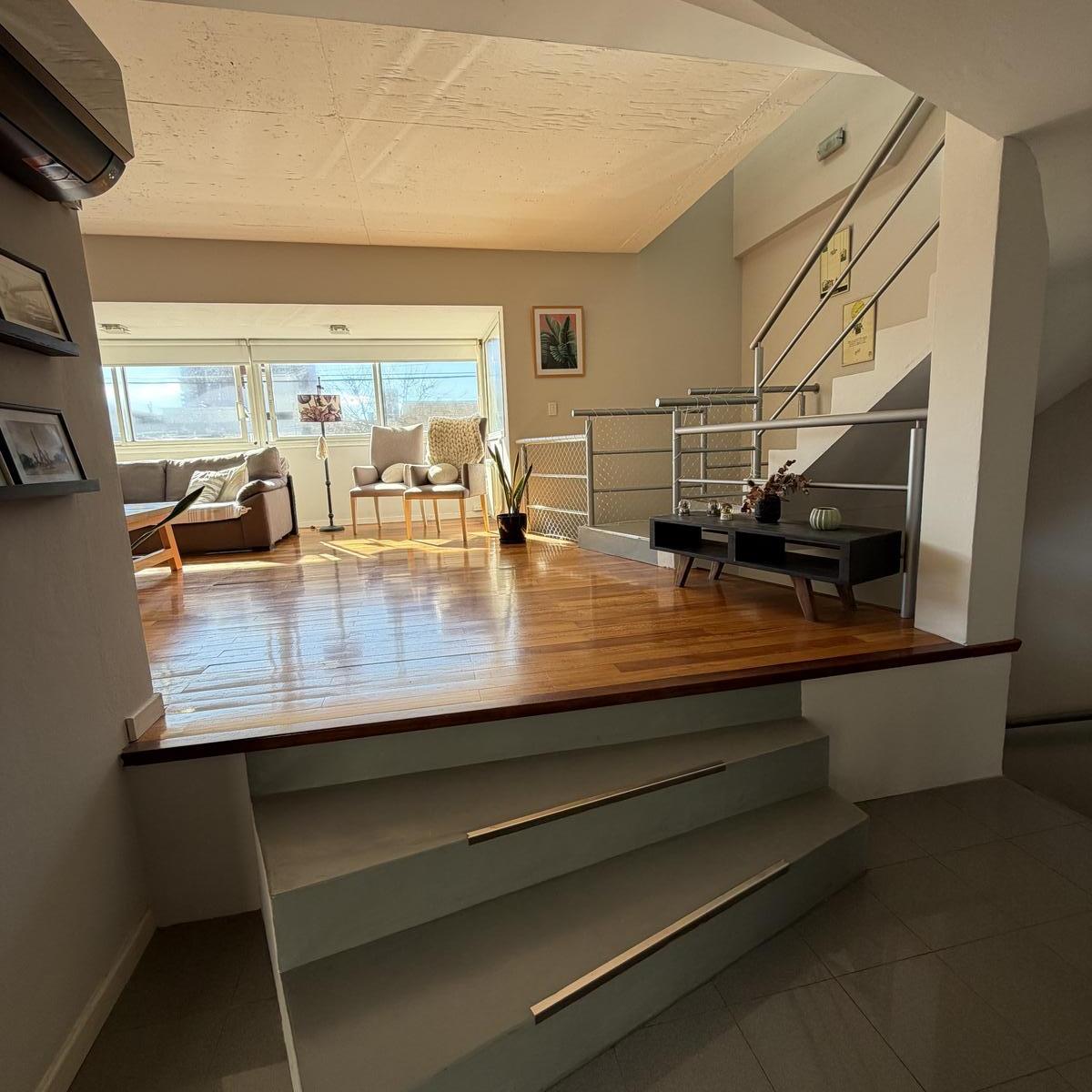 Casa 4 amb, 230m² en 3 plantas con garage — Castelli