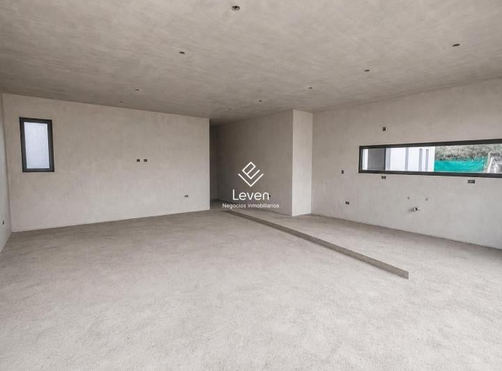Casa · 125m² · 5 Ambientes · 2 Cocheras
