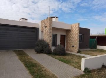 Casa · 120m² · 7 Ambientes · 2 Cocheras · Casa en Colonia Tirolesa - Piscina