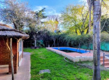 Casa · 132m² · 3 Ambientes · 2 Cocheras · Casa en Venta 3 Ambientes Parque Leloir Pileta