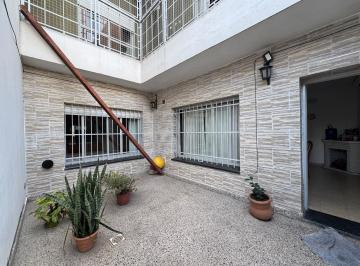 Casa · 117m² · 5 Ambientes · Venta Casa de Pasillo Unico,4 Dorm., No PH en Pje. Ivanowski 500, Barrio Las Heras