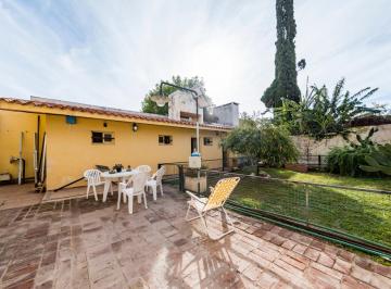 Casa · 229m² · 4 Ambientes · 2 Cocheras · Casa Super Amplia en Venta en B° San Vicente