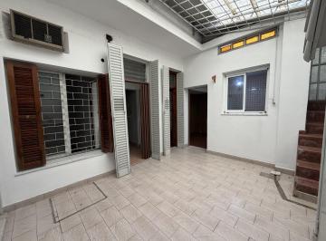 Casa · 105m² · 5 Ambientes · Espectacular Casa con Terraza!