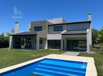 Casa · 240m² · 5 Ambientes · 4 Cocheras · Venta Casa 5 Ambientes en Barrio Los Jazmines Pilar Apto Credito