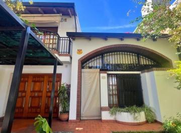 Casa · 230m² · 5 Ambientes · 3 Cocheras · Venta / Permuta Casa 3 Dorm. con Cochera y Piscina