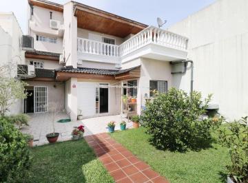 Casa · 266m² · 5 Ambientes · 1 Cochera · Casa en Avellaneda 5 Amb con Quincho y Pileta