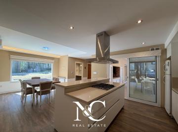 Casa · 140m² · 4 Ambientes · 1 Cochera · Casa en Venta en Costa Esmeralda, Barrio Senderos IV