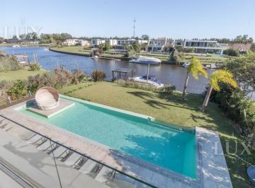 Casa · 410m² · 7 Ambientes · 4 Cocheras · Casa en Venta con Salida Al Río en El Barrio Náutico Albanueva, Tigre