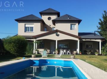 Casa · 223m² · 5 Ambientes · 1 Cochera · Venta - Imponente Propiedad en Barrio Parque Patagonia - Bahía Blanca