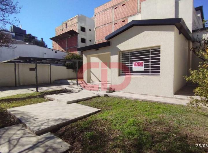 Casa · 180m² · 5 Ambientes · 2 Cocheras