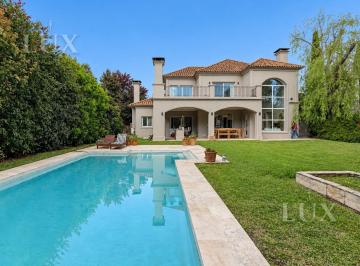 Casa · 320m² · 6 Ambientes · 3 Cocheras · Casa Amueblada y Equipada en Alquiler en El Barrio La Alameda, Nordelta, Tigre